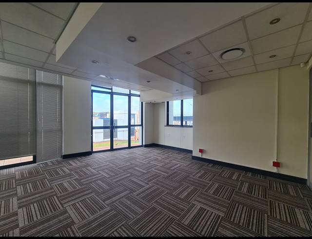 1,691M² OFFICE FOR SALE IN BRYANSTON
